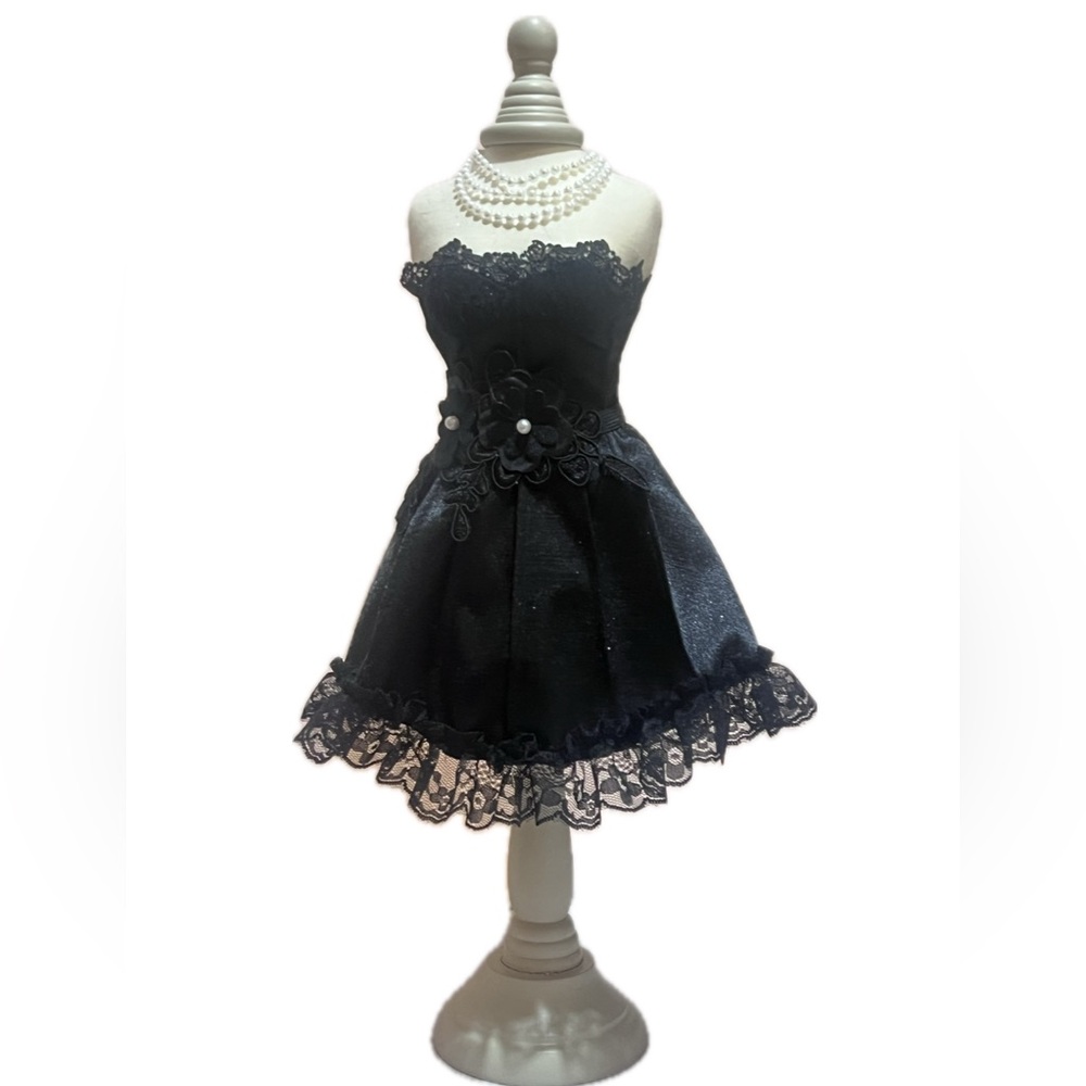 Gothic Miniature Mannequin Stand Doll